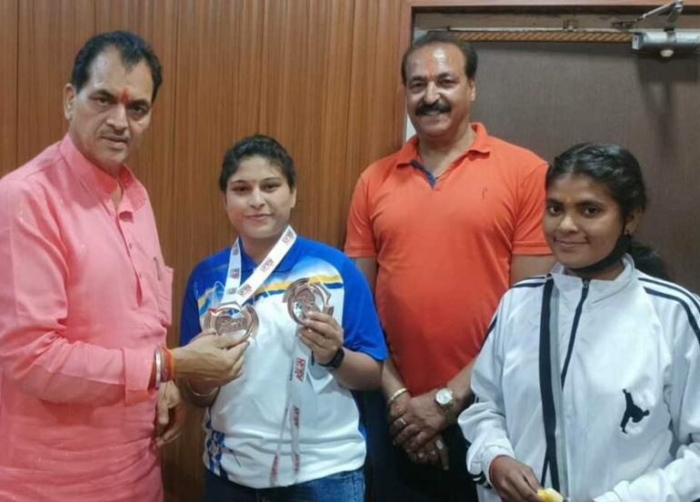 अच्छी ख़बर : भारत का मान बढ़ाने वाली शिवानी गुप्ता को कैबनेट मंत्री अग्रवाल ने दी बधाई, कहा बेटियां हमारा गौरव।