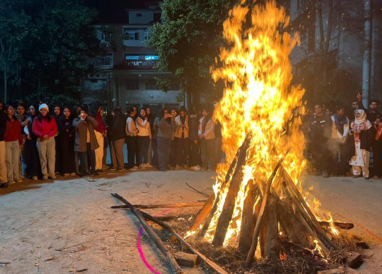 लोहड़ी का पर्व का धूमधाम से मनाया