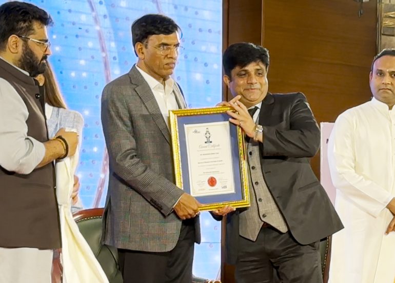 चण्डीगढ़ के चिकित्सक डॉ. बीरेंदर सिंह योगी को सुश्रुत पुरस्कार से सम्मानित किया केंद्रीय स्वास्थ्य मंत्री ने