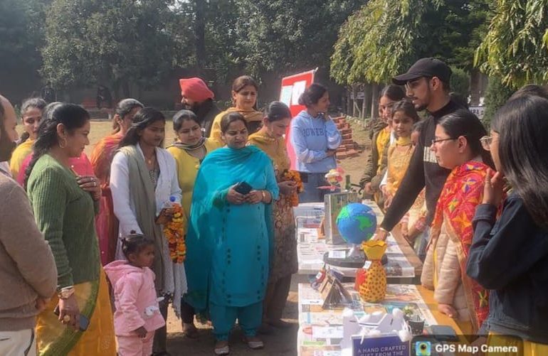 खालसा कॉलेज के विद्यार्थियों ने बंसत पंचमी के साथ मनाया मातृ-पिता संतान पूजन दिवस