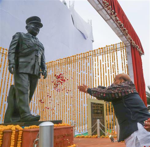 जनरल बिपिन रावत भावी पीढ़ियों के लिए सदैव प्रेरणास्रोत रहेंगे: राजनाथ सिंह