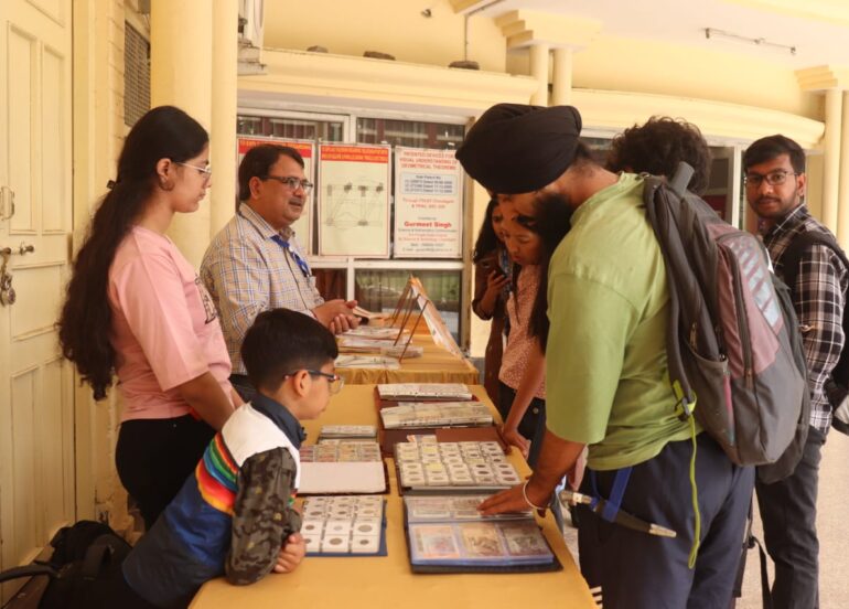 बेहद कलात्मक रूप से विज्ञान के विभिन्न प्रयोगों को प्रस्तुत कर अचंभित किया वैज्ञानिकों, शोधकर्ताओं और तकनीकी दुनिया के दिग्गजों ने