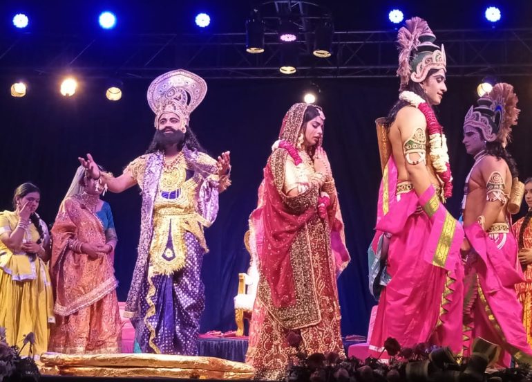 साईं मंदिर में लाइट एंड साउंड शो के जरिये राम आए हैं अयोध्या नाटक का मंचन