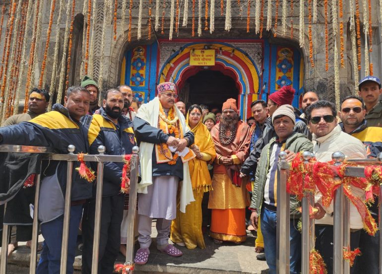 पर्यटन, धर्मस्व मंत्री महाराज पहुंचे बद्री-केदार