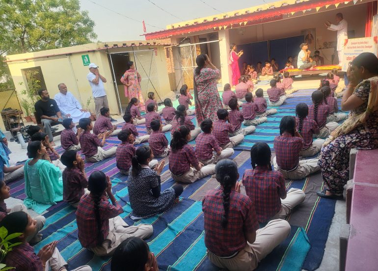 चण्डीगढ योग सभा का तीन दिवसीय योग शिविर महर्षि दयानंद पब्लिक स्कूल में शुरू