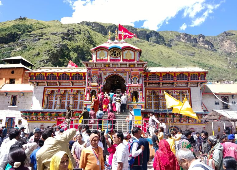 सीएम धामी के जन्मदिन पर बदरी-केदार सहित कई प्रमुख मंदिरों में हुई पूजा-अर्चना व हवन