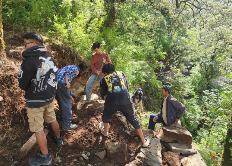 मंदाकिनी नदी के बाएं तरफ 1.5 किलोमीटर पैदल मार्ग का काम शुरू