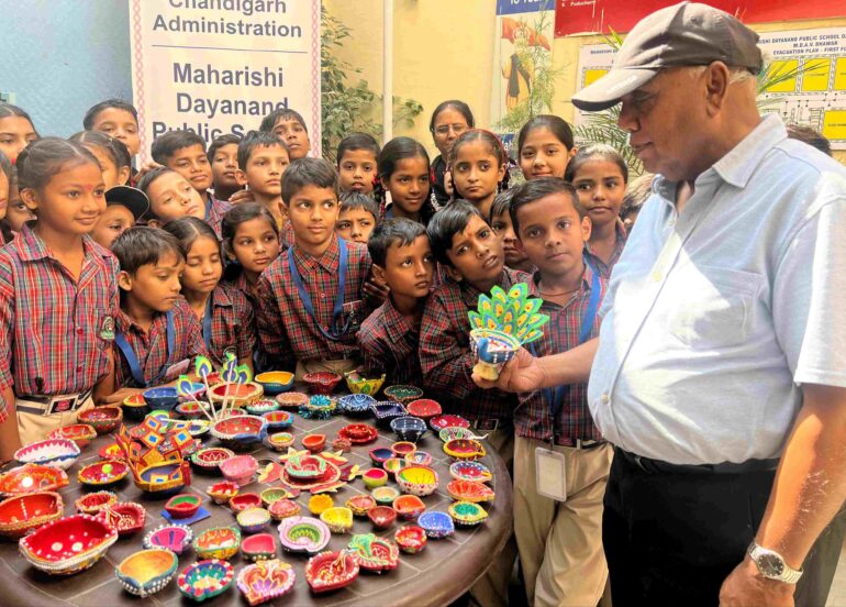 दिवाली के उपलक्ष्य पर व्याख्यान, दीया बनाओ और रैली का हुआ आयोजन