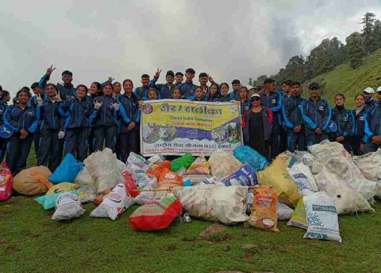 “गोपेश्वर महाविद्यालय का सैर सलीका अभियान: चोपता-तुंगनाथ में स्वच्छता का संदेश”