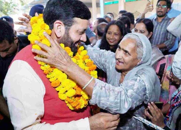 प्रदेश सरकार जमीन से वंचित योग्य 2 लाख प्रार्थियों को जल्द देगी 100-100 वर्ग गज के प्लाट : मुख्यमंत्री