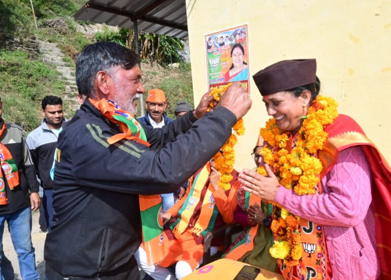 भाजपा प्रत्याशी ने दशज्यूला क्षेत्र पहुंचकर मांगा आशीर्वाद