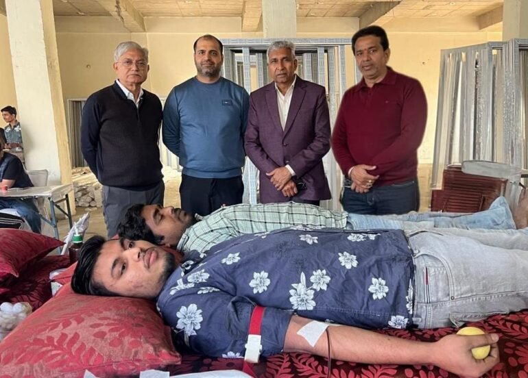 लायंस क्लब ने लगाया रक्तदान शिविर