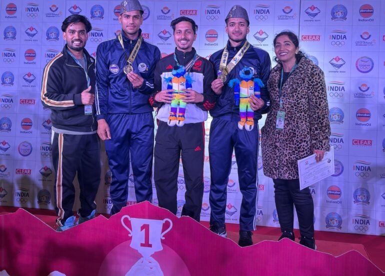 योगासन टीम ने उत्तराखंड में आयोजित 38वें राष्ट्रीय खेलों में शानदार प्रदर्शन किया
