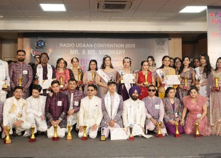 रेडियो उड़ान के ‘हार्ट्स पर्पल फैशन शो’ में दृष्टिबाधित प्रतिभागियों ने अपनी प्रतिभा का उत्कृष्ट प्रदर्शन किया