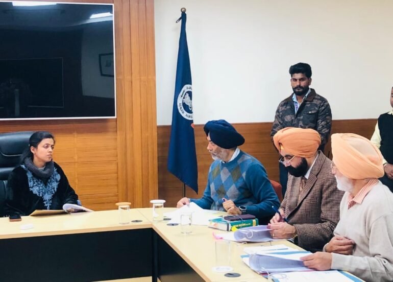 डीसी आशिका जैन ने लालड़ू नगर परिषद क्षेत्र में अवैध कब्जों के खिलाफ कार्रवाई की समीक्षा की
