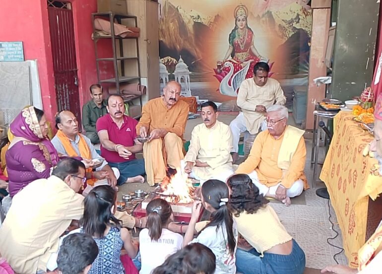 गायत्री मानस चेतना केन्द्र में हिंदू नव वर्ष पर सामूहिक गायत्री महायज्ञ किया 