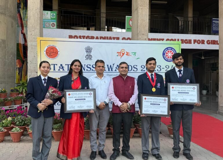 एनएसएस डीएवीसी ने राज्य स्तरीय एनएसएस पुरस्कार समारोह में फिर मारी बाज़ी