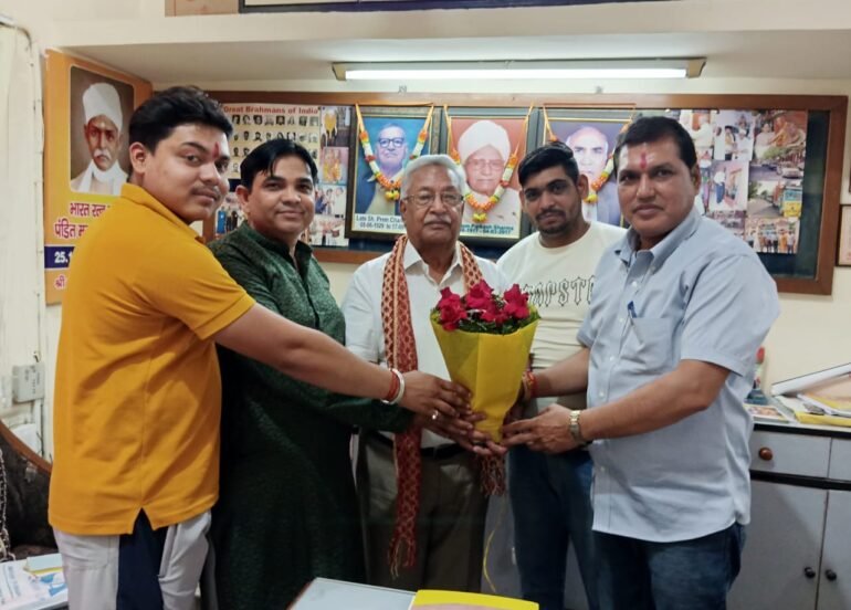 भगवान परशुराम ट्रस्ट व श्री ब्राह्मण सभा ने भगवान परशुराम जन्मोत्सव मनाने की तैयारियों पर चर्चा की