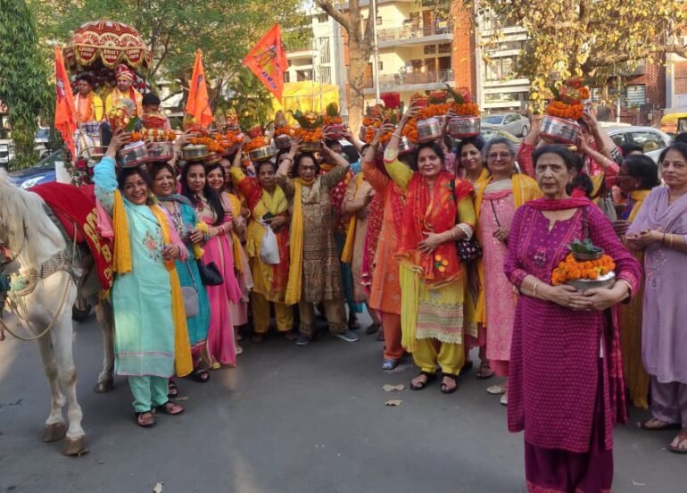 श्री मद्भागवत महापुराण सप्ताह ज्ञान यज्ञ के उपलक्ष्य पर विशाल कलश यात्रा निकाली