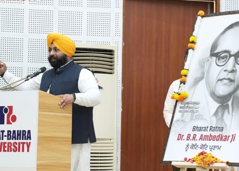 शिक्षा मंत्री ने कई प्रमुख कल्याणकारी योजनाओं के तहत लाभार्थी पत्र वितरित किए
