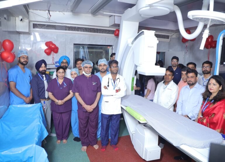 मुकट हॉस्पिटल एंड हार्ट इंस्टीट्यूट में अत्याधुनिक अज़्यूरियन कैथ लैब की शुरुआत
