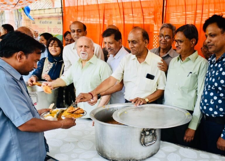 जैन मिलन द्वारा आज अक्षय तृतीया पर लगातार 32वें वर्ष भी विशाल भंडारे का आयोजन किया