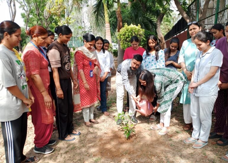 विश्व पृथ्वी दिवस के अवसर पर पर्यावरण पाठशाला का आयोजन