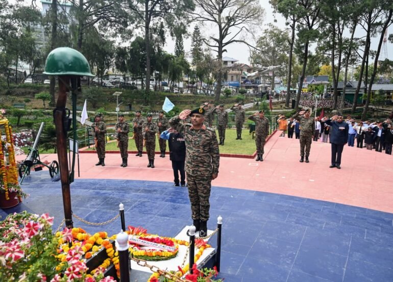 वीरों को नमन : पश्चिमी सेना कमांडर ने युद्ध स्मारक धर्मशाला में श्रद्धांजलि अर्पित की
