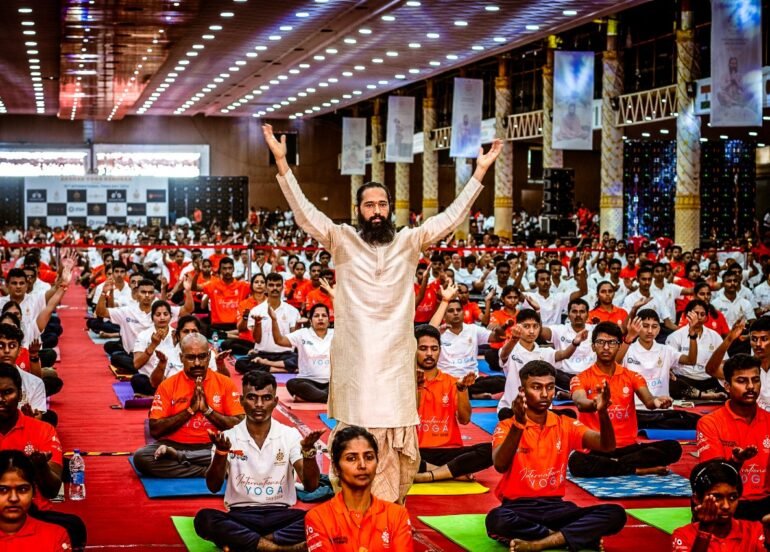 योगासनों के 12 विश्व रिकॉर्ड बनेंगे :  योग गुरु हिमालय सिद्ध अक्षर