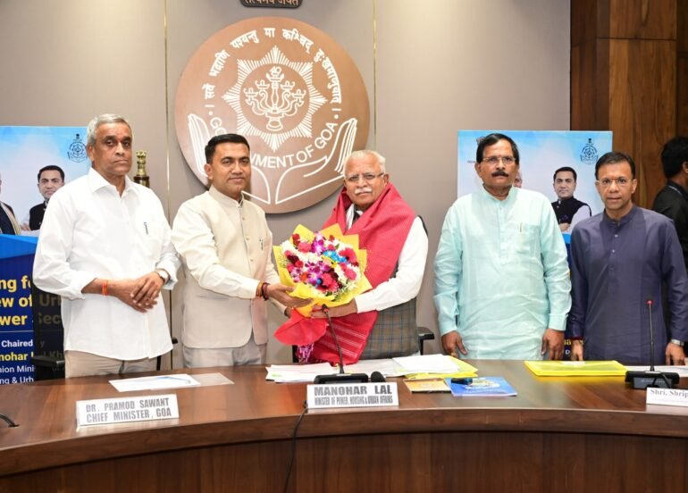केंद्रीय ऊर्जा मंत्री मनोहर लाल ने गोवा दौरे के दौरान केंद्रीय परियोजनाओं की समीक्षा की