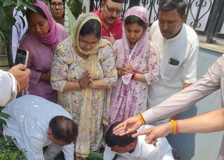 समाजसेवी करण सिंह पंवार की याद में पौधा रोपित किया