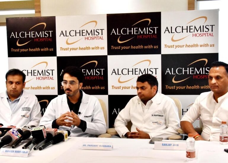 अल्केमिस्टऔर ओजस अस्पताल ने ट्राइसिटी में शुरू की पूर्ण एंडोस्कोपिक स्पाइन सर्जरी सेवा