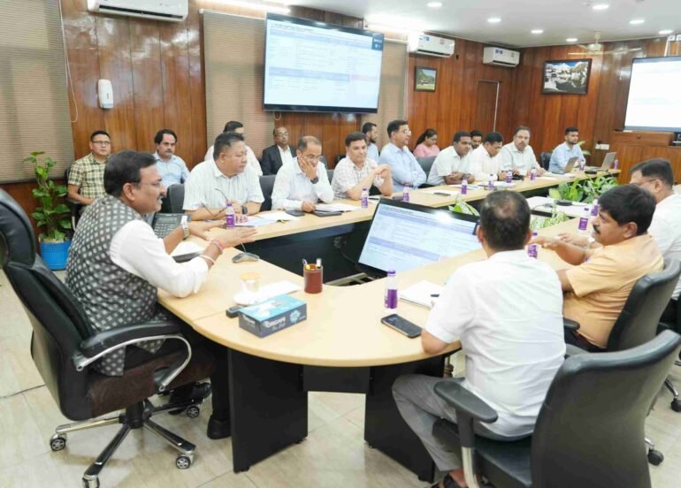ऋषिकेश गंगा कॉरिडोर परियोजना की 25 योजनाओं पर हुई समीक्षा, मुख्य सचिव ने दिए कार्य में तेजी लाने के निर्देश