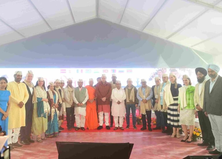 अंतर्राष्ट्रीय योग दिवस की पूर्व संध्या पर गैरसैंण में सीएम धामी ने किया विदेशी मेहमानों का स्वागत, उत्तराखंड को बताया वैश्विक वेलनेस डेस्टिनेशन