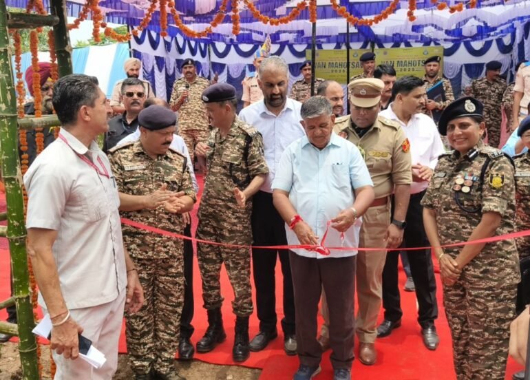 गुलाब चंद कटारिया ने 13 बटालियन सीआरपीएफ के प्रागंण में वैलनस पार्क एवं औषधीय उद्यान का उद्घाटन किया