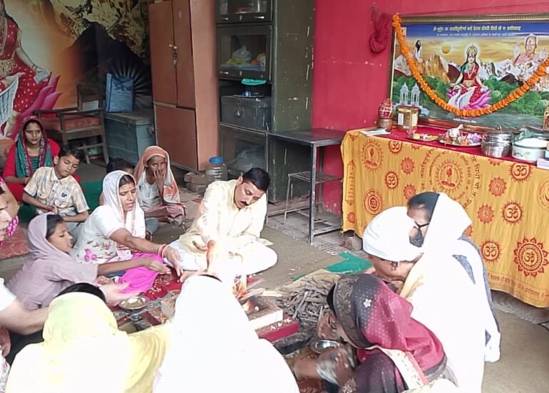 गायत्री मानस चेतना केन्द्र, नर्मदेश्वर महादेव शिव मन्दिर, सारंगपुर में मनाई गुरू पूर्णिमा 