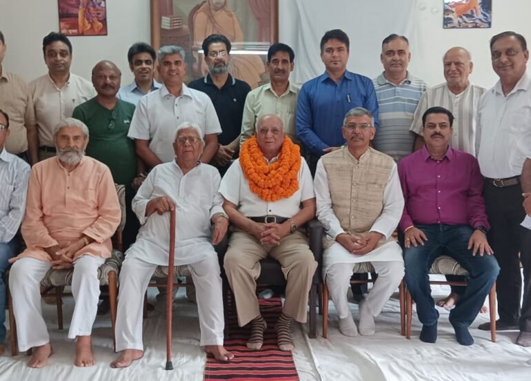 रविंद्र तलवाड़ सर्वसम्मति से आर्य समाज सेक्टर 7 के प्रधान चुने गए