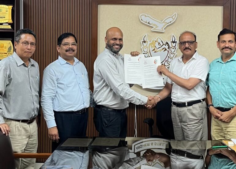 विद्यार्थियों के करियर को दिशा देने हेतु पीजीजीसी-11 ने करियर इंडिया के साथ एमओयू किया 