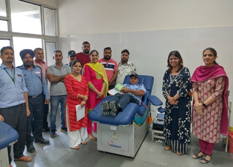 जीएमसीएच, सेक्टर 32 के आउटसोर्स वर्कर्स ने पेश की इंसानियत की मिसाल