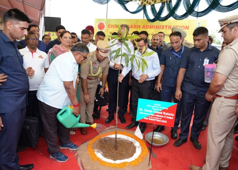एक दिन में 253 स्थानों पर 1.05 लाख पौधे लगा कर चंडीगढ़ ने रचा हरित इतिहास