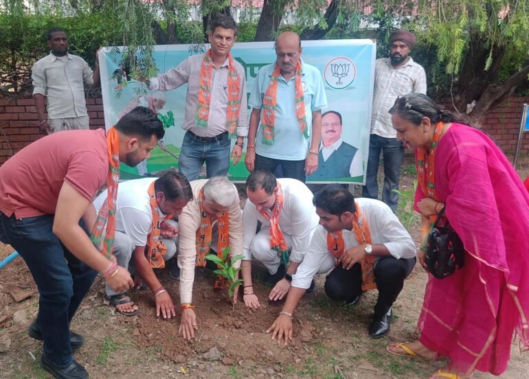 ‘एक पेड़ माँ के नाम’ प्रकृति रक्षा हेतु महत्वपूर्ण अभियान : देवशाली