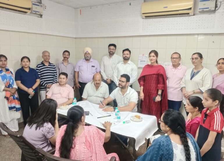 सेक्टर 42 में फ्री मल्टी स्पेशलिटी हेल्थ चेकअप शिविर आयोजित