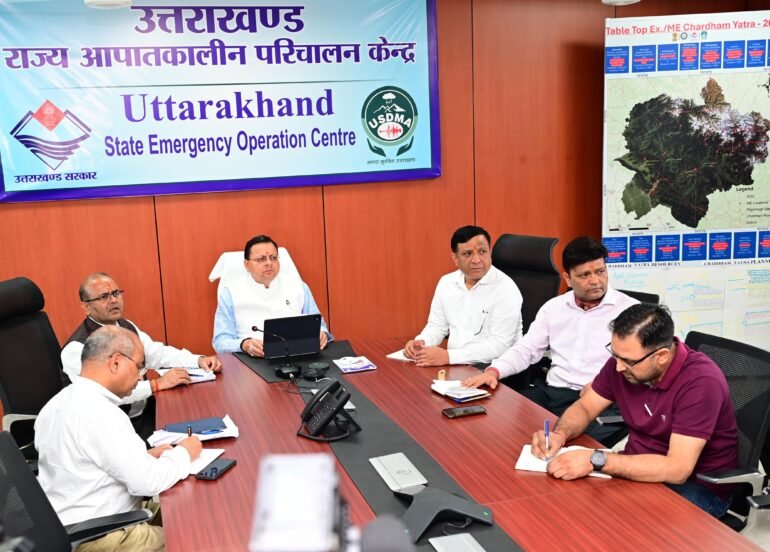मुख्यमंत्री ने लिया अतिवृष्टि का जायजा