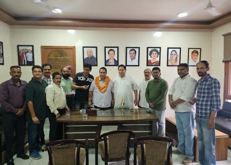 लक्की को आर्ट, कल्चर, टूरिज्म एवं हेरिटेज प्रिजर्वेशन स्टैंडिंग कमेटी का चेयरमैन बनाए जाने पर किया गया सम्मान