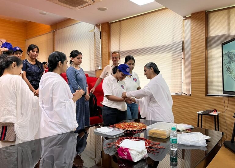 ब्रह्मकुमारियों ने पीजीजीसी-42 में रक्षाबंधन समारोह मनाया