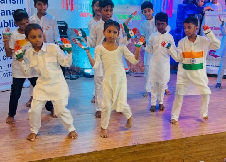 स्वतंत्रता दिवस की पूर्व संध्या पर बच्चों ने किया सांस्कृतिक कार्यक्रम पेश