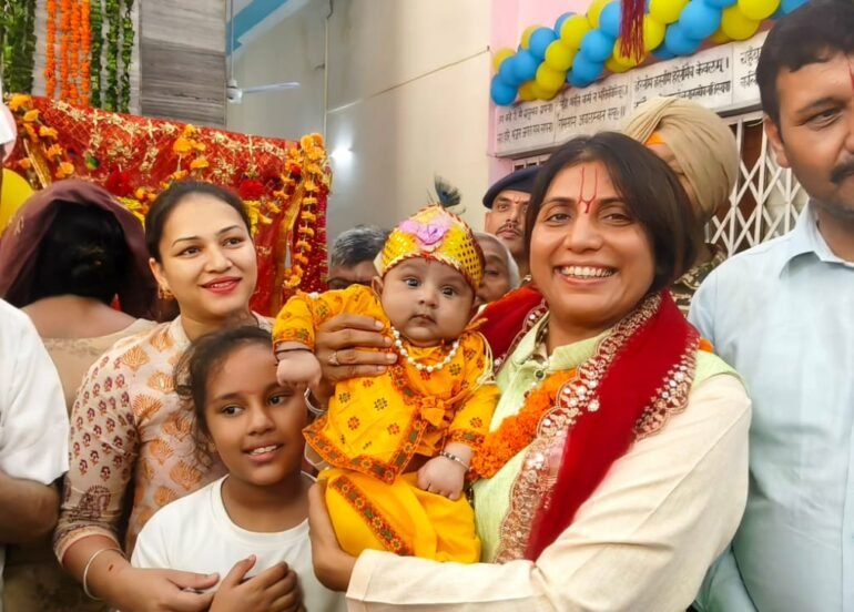 भक्ति और देशभक्ति का अद्वितीय संगम : सीआरपीएफ 13वीं वाहिनी के जवानों ने जनसाधारण संग मनाई जन्माष्टमी