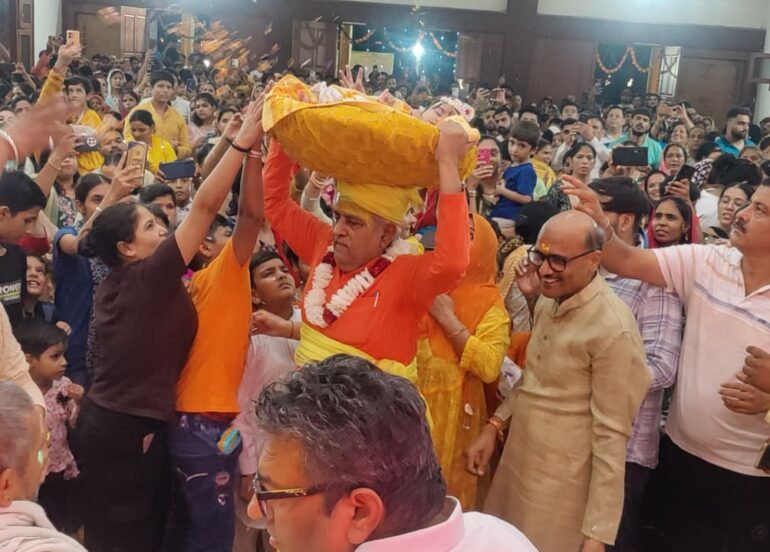 दही-हांडी, भजन गायन के साथ मनाया लड्डू गोपाल का जन्मोत्सव