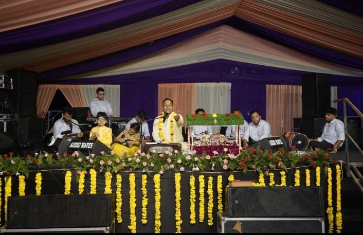 जन्मे हैं कृष्ण कन्हाई, गोकुल में बाजे बधाई…
