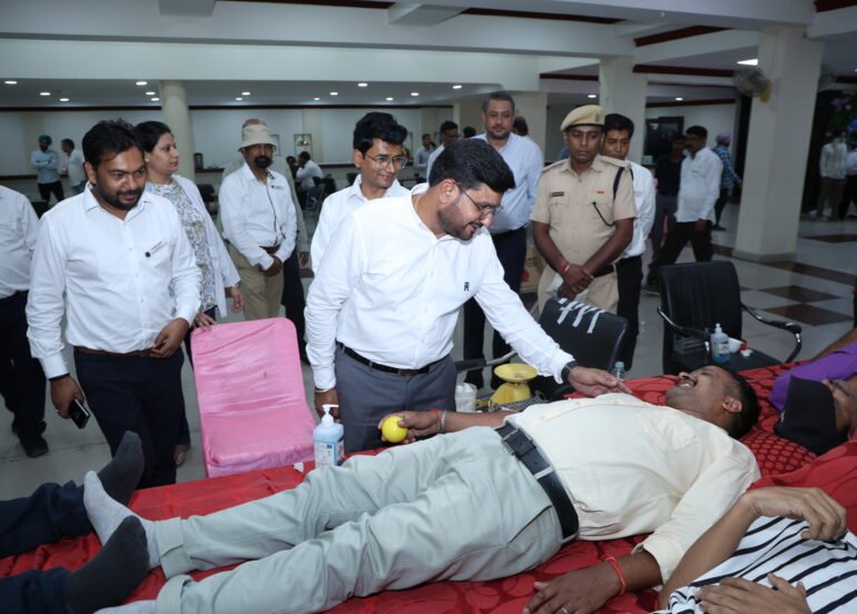 विश्व फोटोग्राफी दिवस पर चण्डीगढ़ फोटोग्राफर्स एसोसिएशन ने रक्तदान शिविर का किया आयोजन